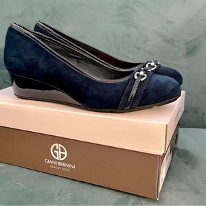 Giani Bernini Eaton Wedge in Midnight Blue